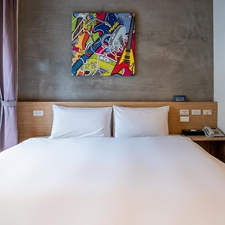 Check Inn Express Taichung Yizhong Eksteriør bilde