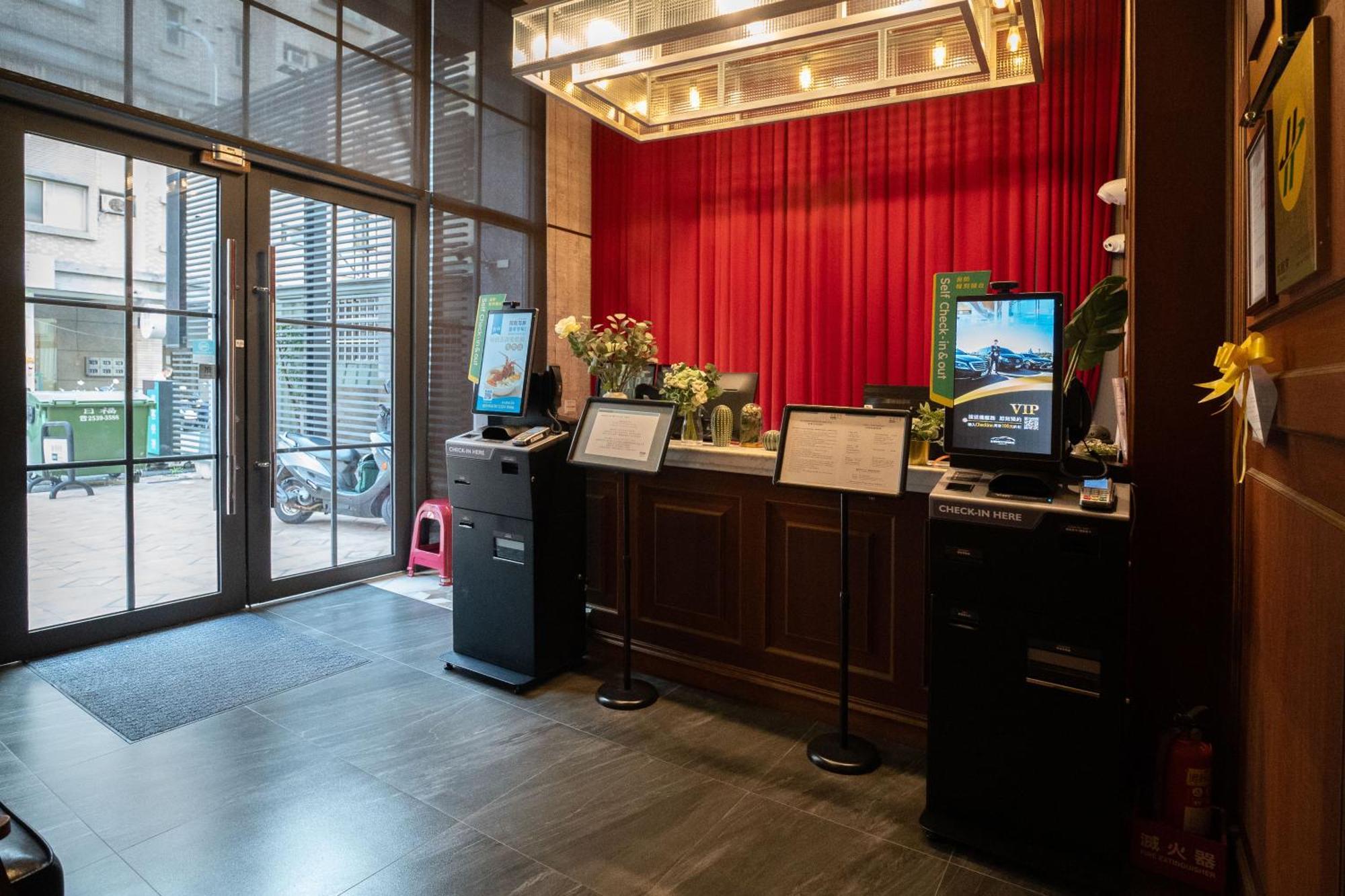 Check Inn Express Taichung Yizhong Eksteriør bilde