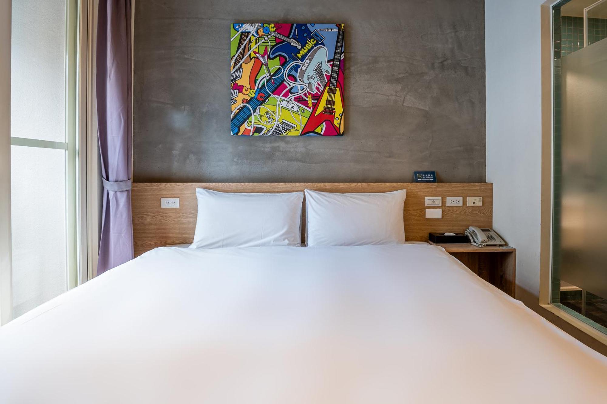 Check Inn Express Taichung Yizhong Eksteriør bilde