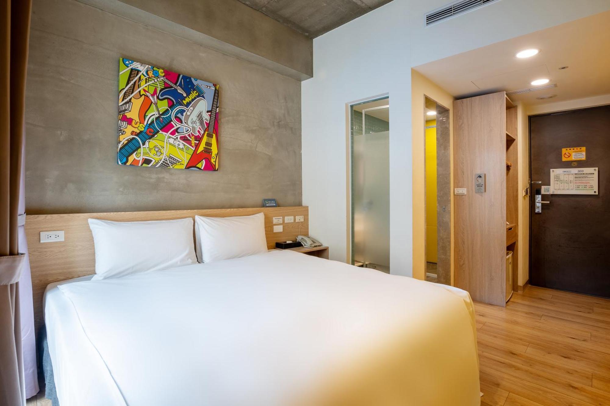 Check Inn Express Taichung Yizhong Eksteriør bilde