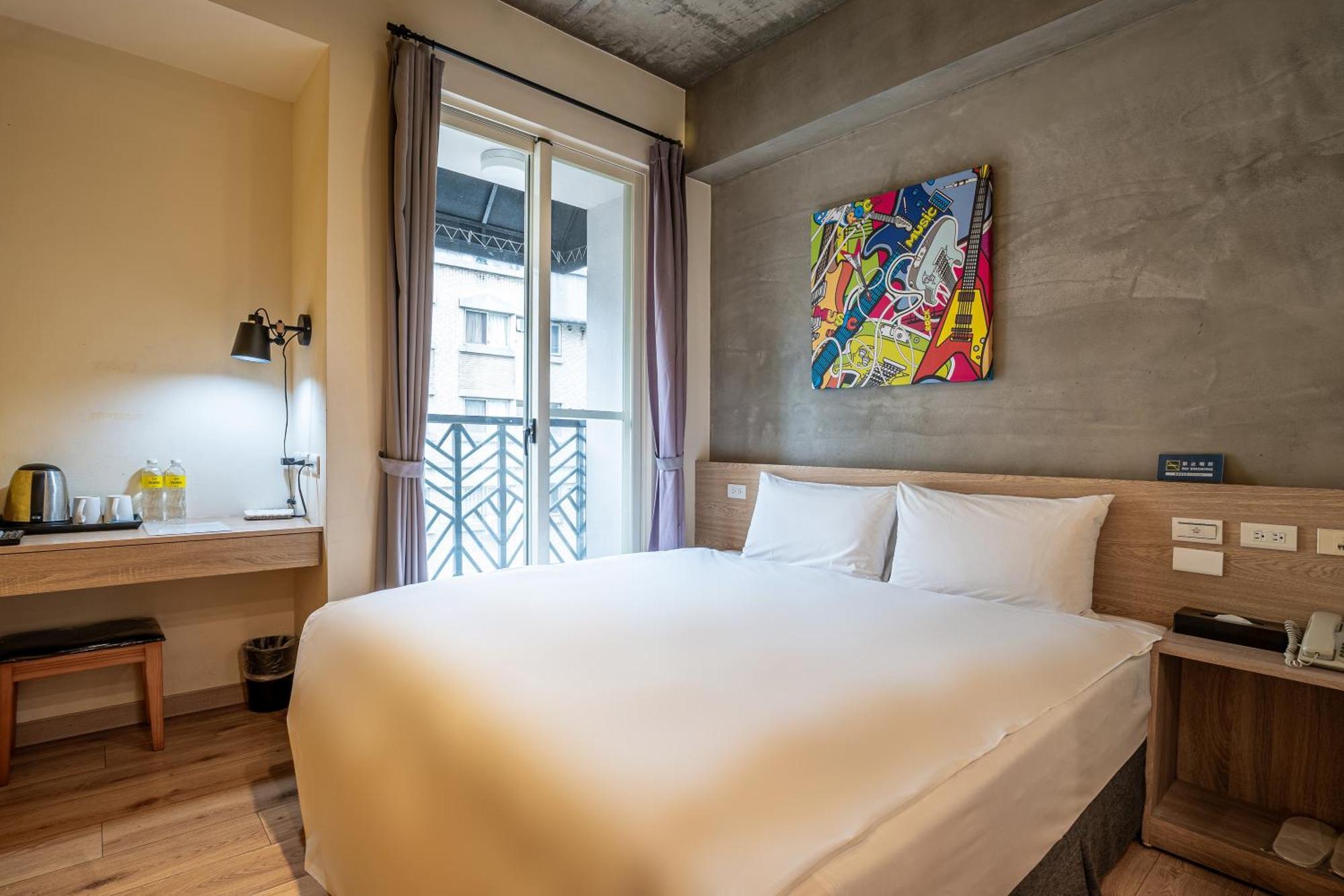 Check Inn Express Taichung Yizhong Eksteriør bilde